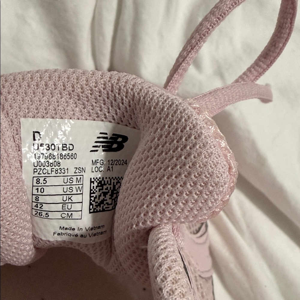 New Balance 530 Women's Rose Sugar color. Mesh & Leather Sneakers - Picture 2 of 4